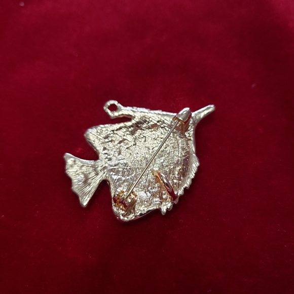 Fish Brooch - Picture 4 of 7